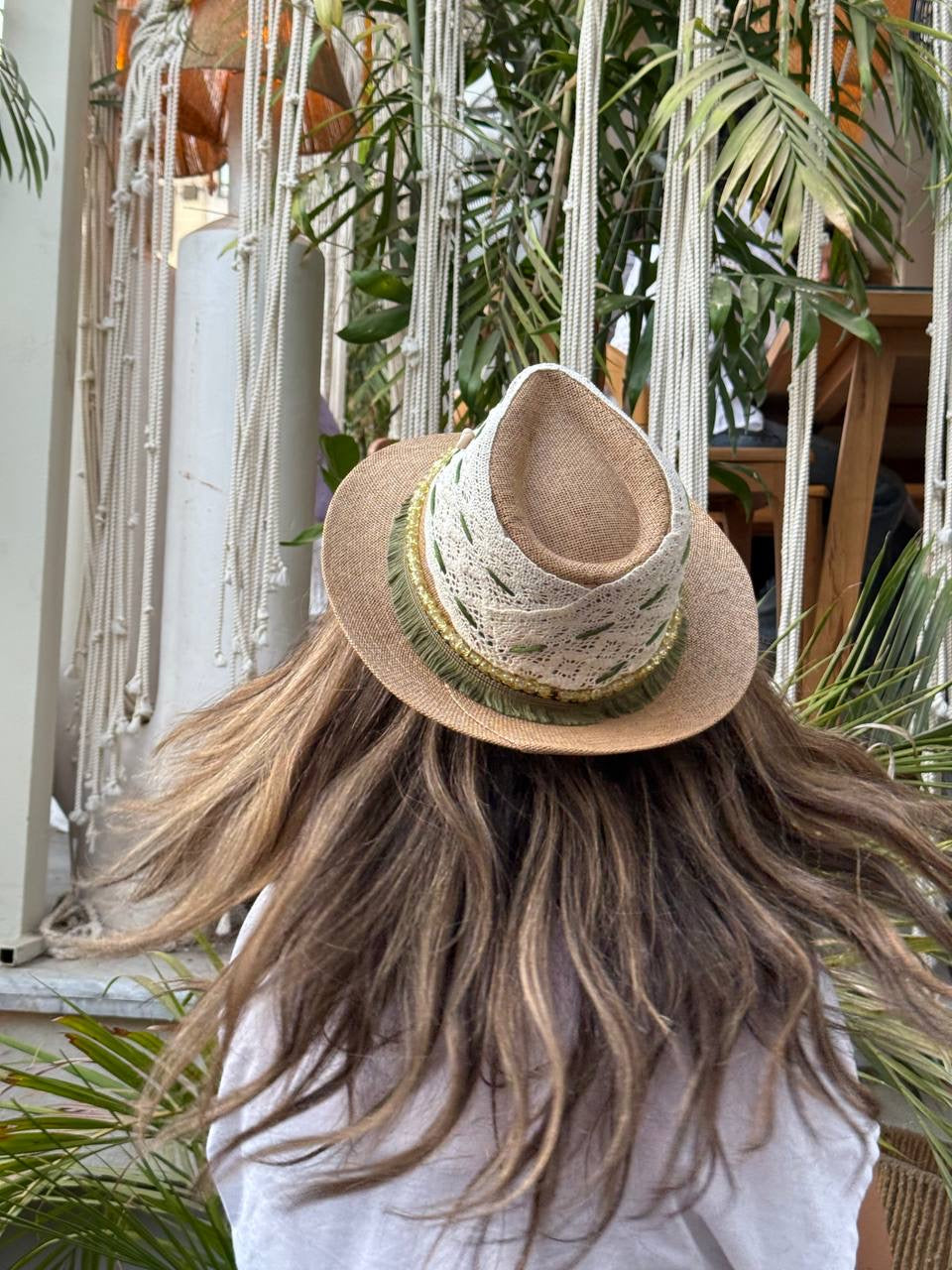 🌿 Beige Straw Hat with Lace & Shell Embellishments