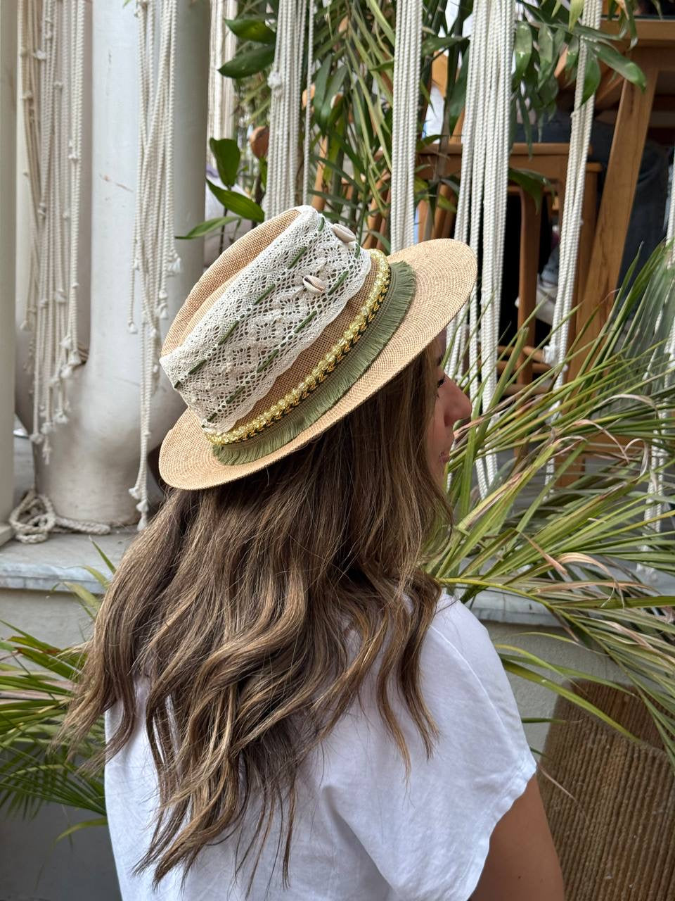 🌿 Beige Straw Hat with Lace & Shell Embellishments