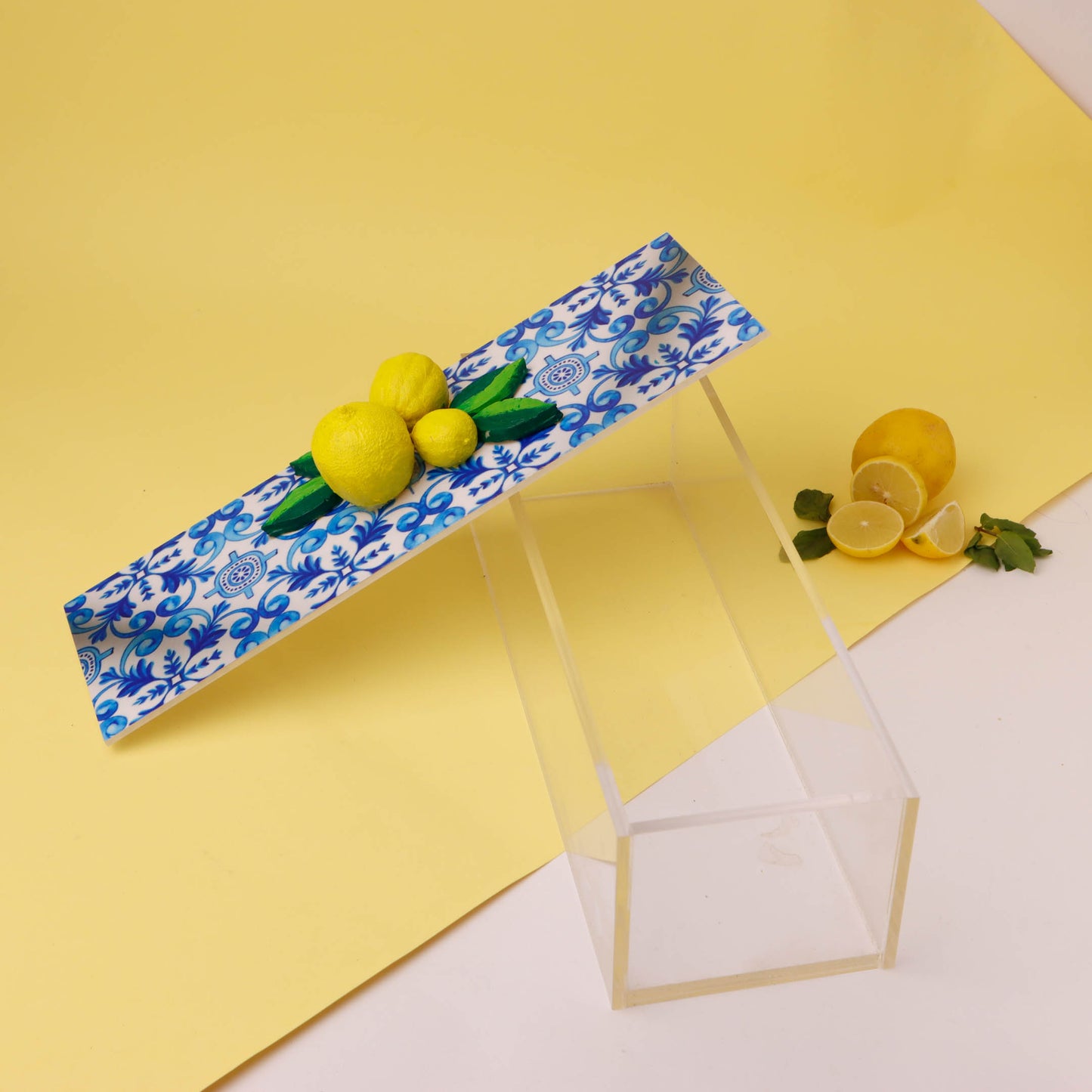 Fresh Lemons with Blue Plexi Box 30X10CM