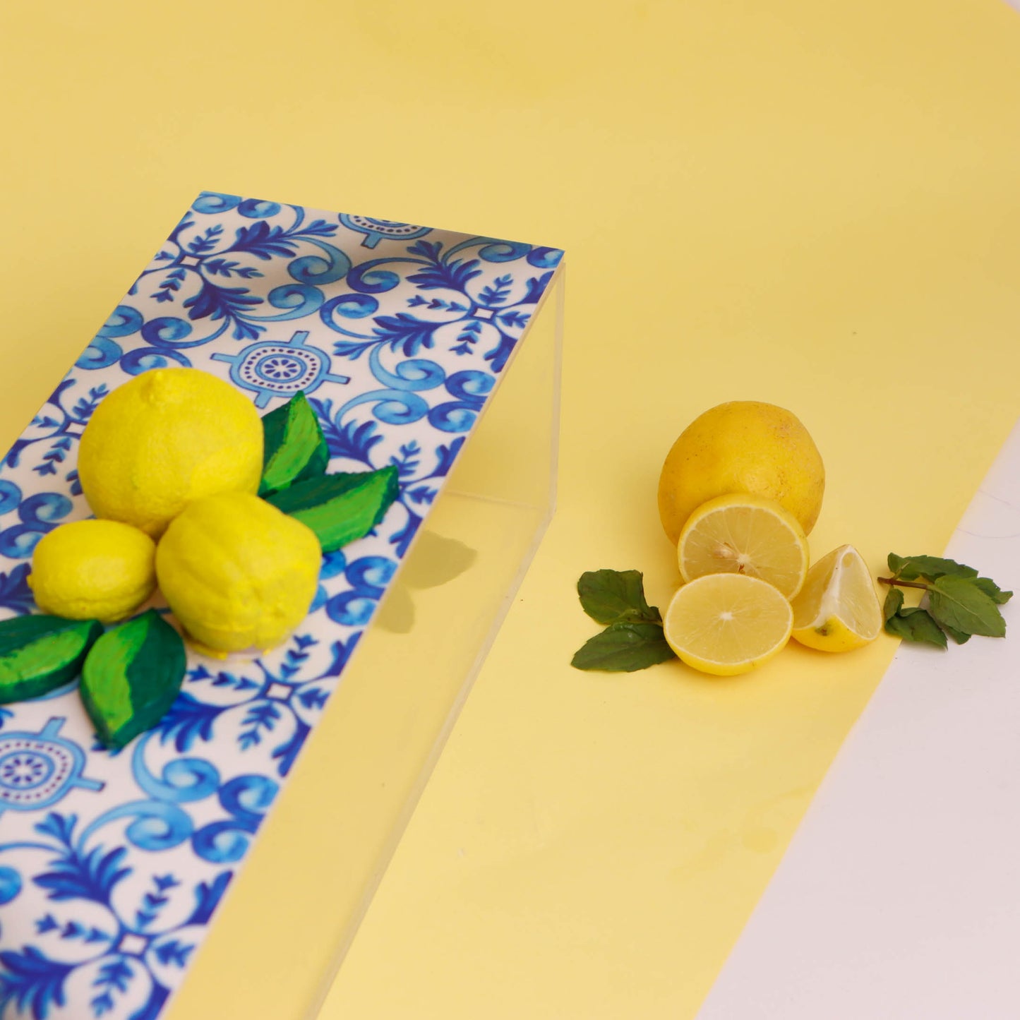 Fresh Lemons with Blue Plexi Box 30X10CM