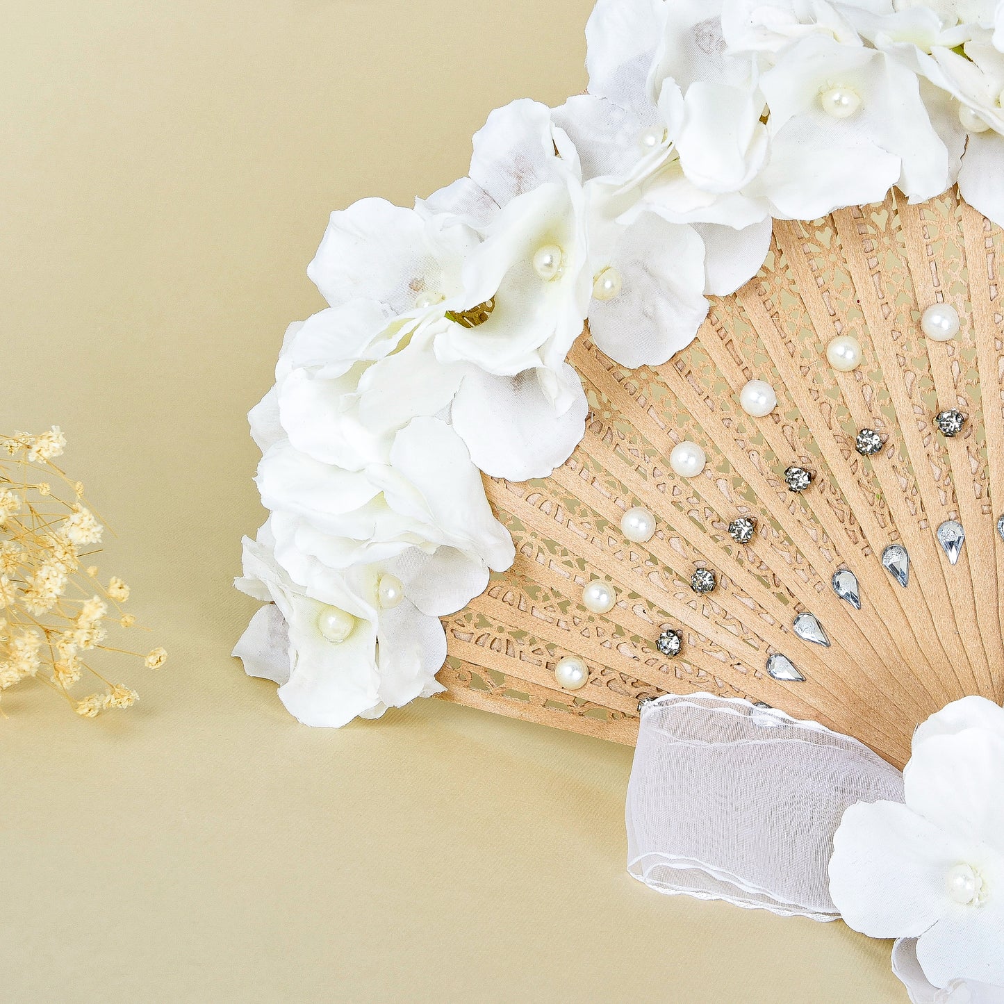 Bridal Fans – White Hydrangeas & Pearls