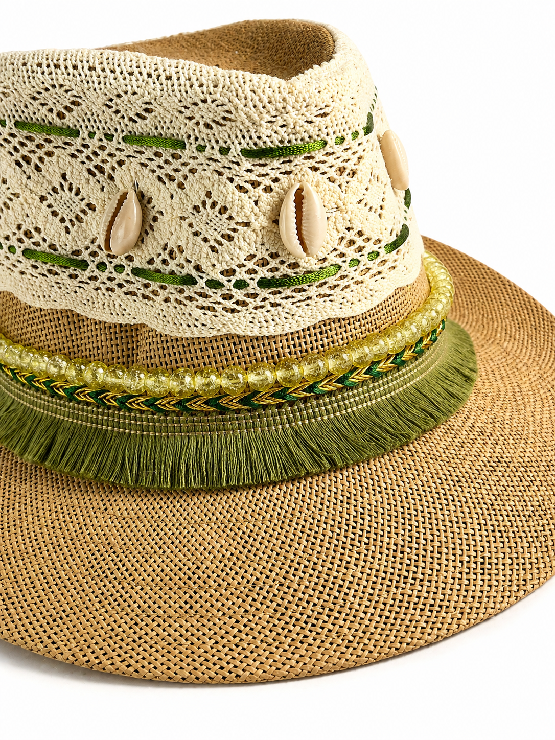 🌿 Beige Straw Hat with Lace & Shell Embellishments